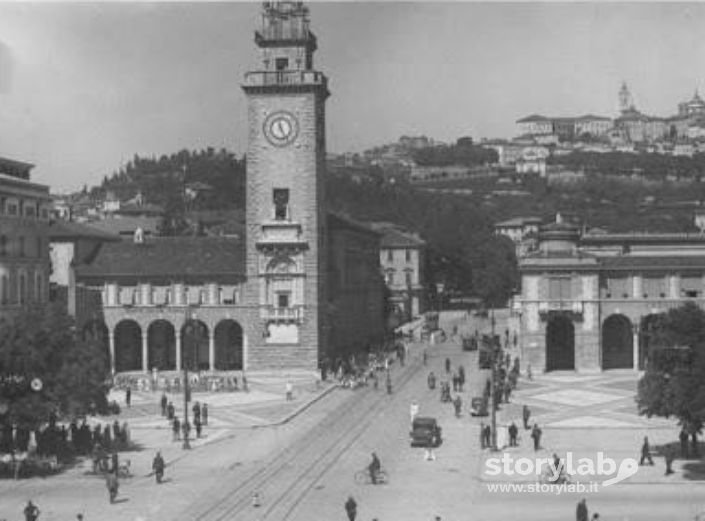 Bergamo, Piazza Vittorio Veneto (Centro Piacentiniano)