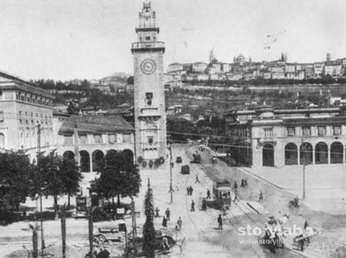 Bergamo, Piazza Vittorio Veneto (Centro Piacentiniano)