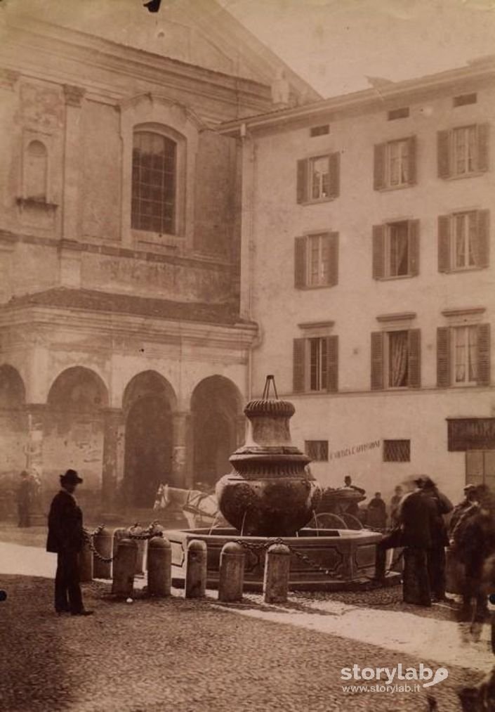 Fine Xix Secolo. Bergamo, La Fontana 'Fiascona' In Piazza Pontida