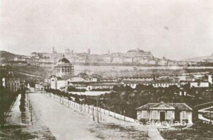 Bergamo, 1865 Circa. La Più Vecchia Foto Panoramica Della Città.