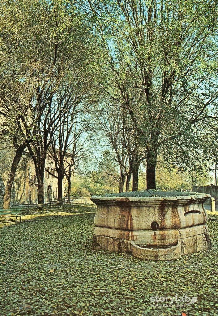 Bergamo - Piazza Lorenzo Mascheroni Con Pozzo Settecentesco