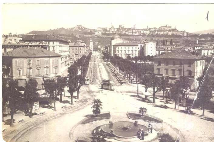 Bergamo: dalla Stazione panorama sul viale Roma