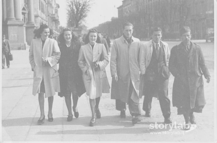 Bergamo A Passeggio Su Viale Roma