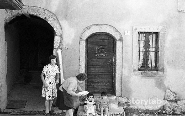 Nonna e nipoti , Dossena 1979