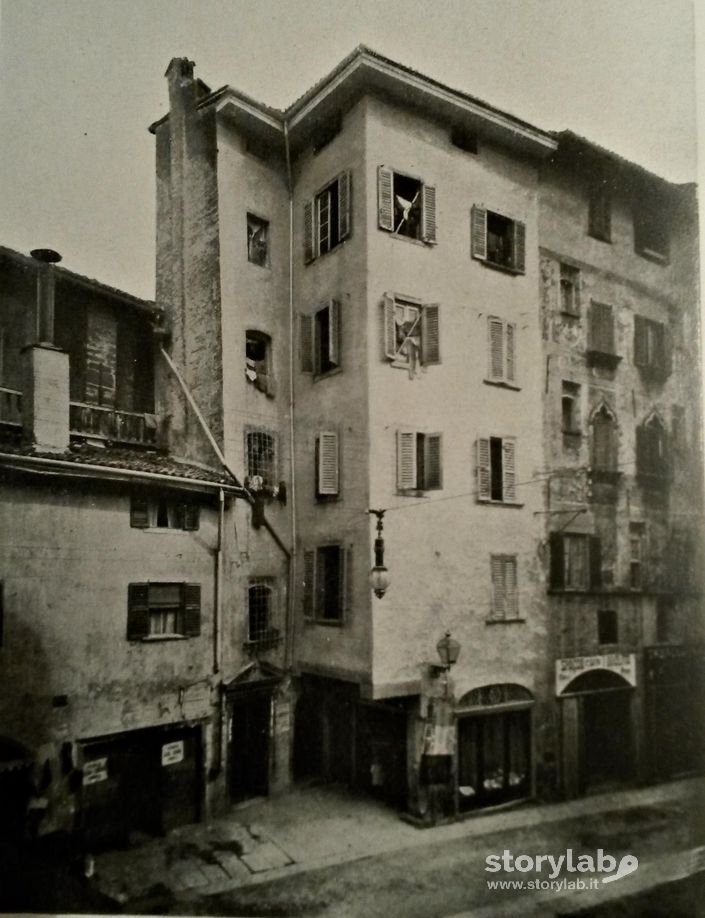 Case In Via Gombito 1910