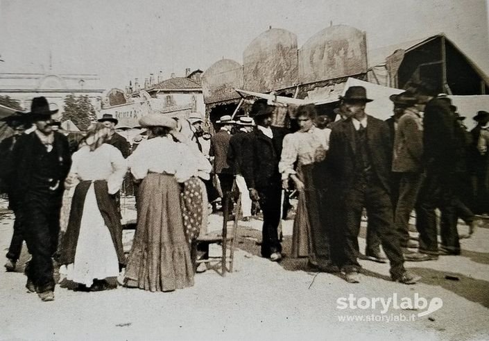 A Passeggio Per La Fiera 1902