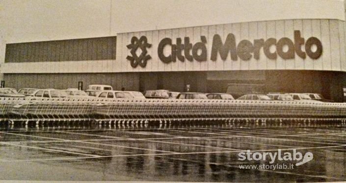 Apre La Città Mercato 1976