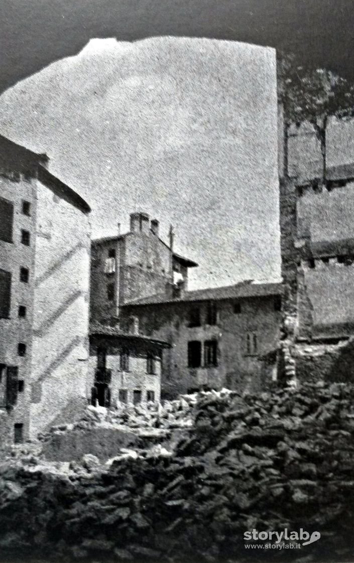 Demolizioni In Piazza Angelini