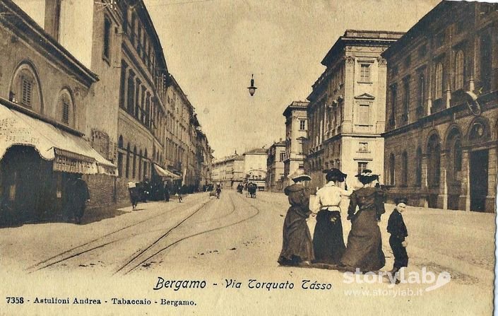 Passeggiata In Via Tasso