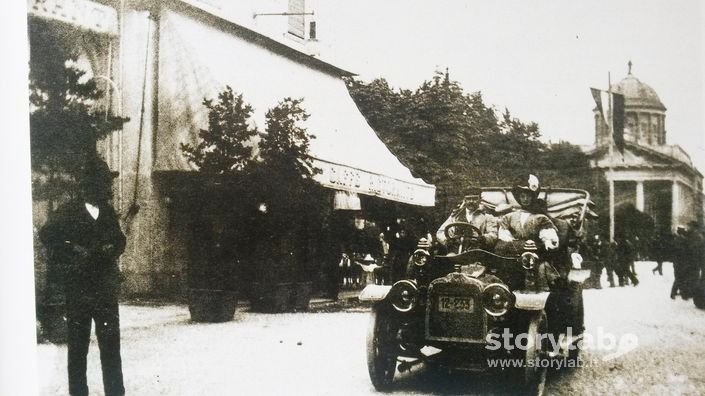 Auto In Via Roma