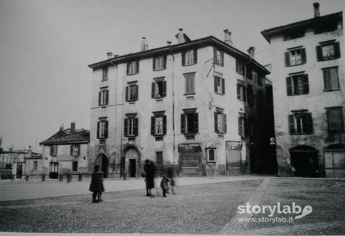 Piazza Mascheroni