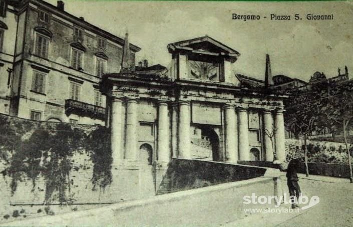 Piazza S. Giovanni (Con Errore- San Giacomo) 1916