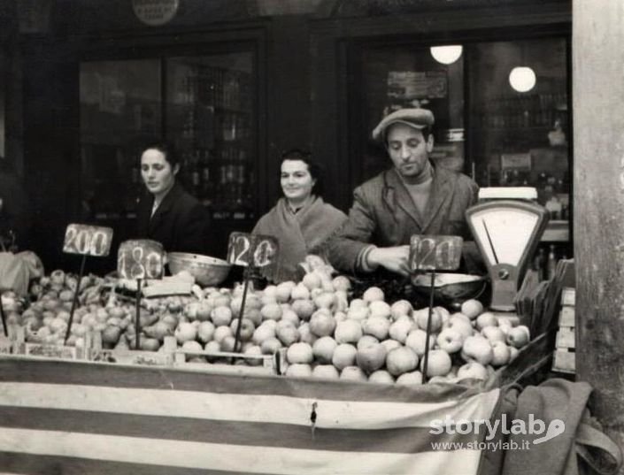 Fruttivendolo In Città Alta 1960