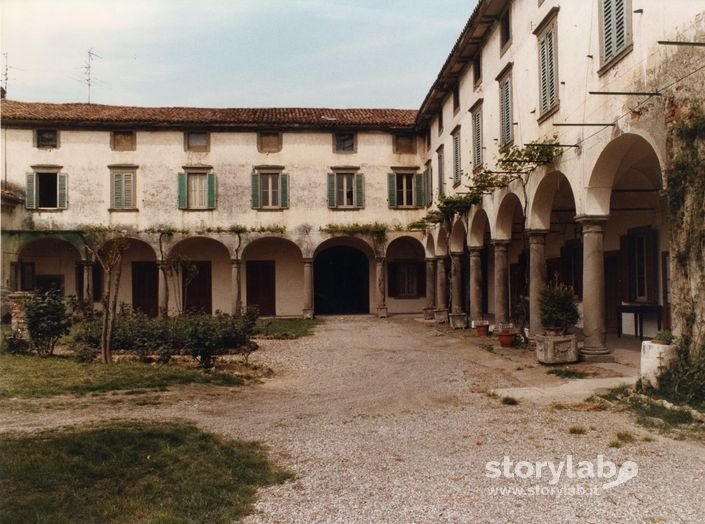 Cortile interno del Palazzo Gambarini