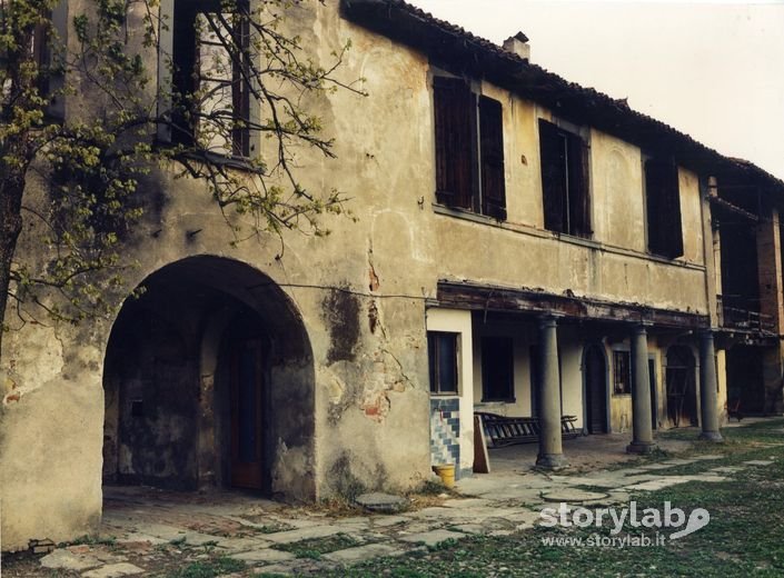 Portico di Cascina Castello