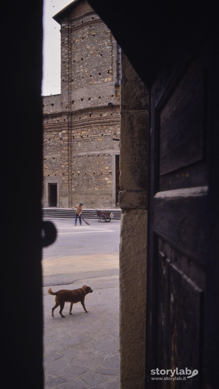 Uno sguardo sulla piazza di Mornico