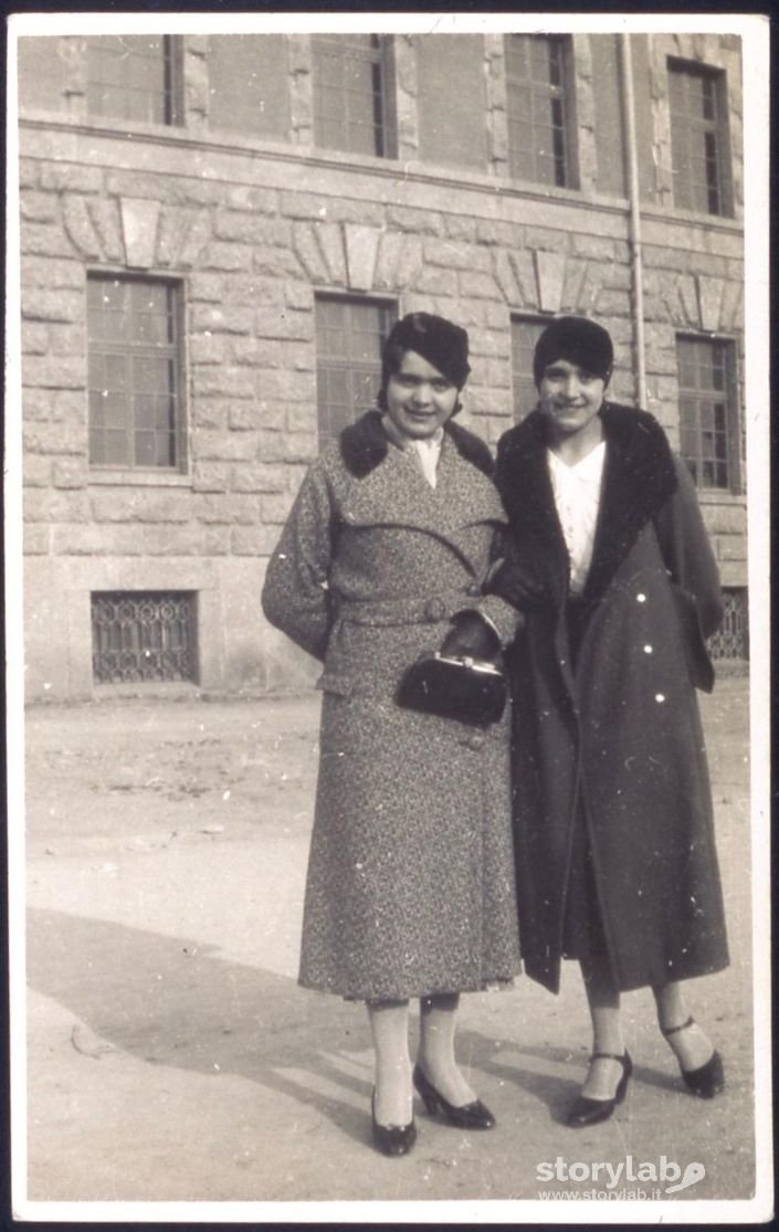 Donne in passeggiata
