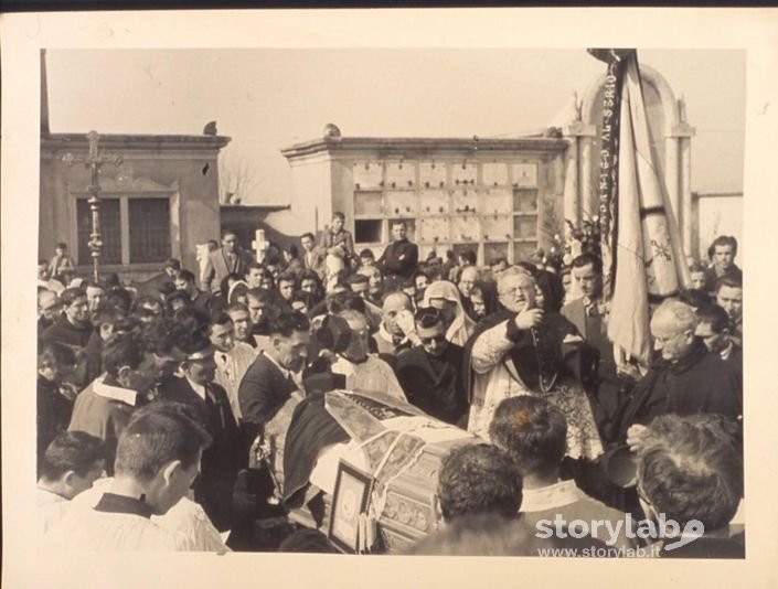 Funerale di Don Pesenti