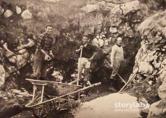 Lavori per la realizzazione del Rifugio S.A.B.A. Cà d'Arera