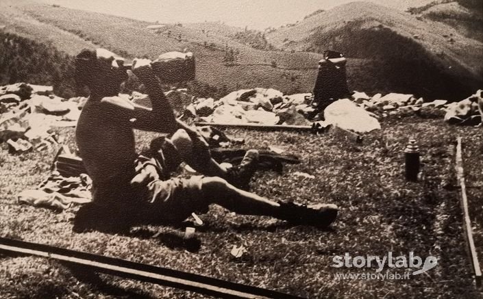 Un po' di riposo durante i lavori di costruzione del Rifugio S.A.B.A Cà d'Arera