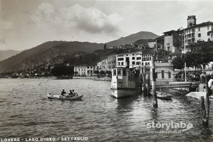 Lovere pontile di fronte alla Piazza del porto
