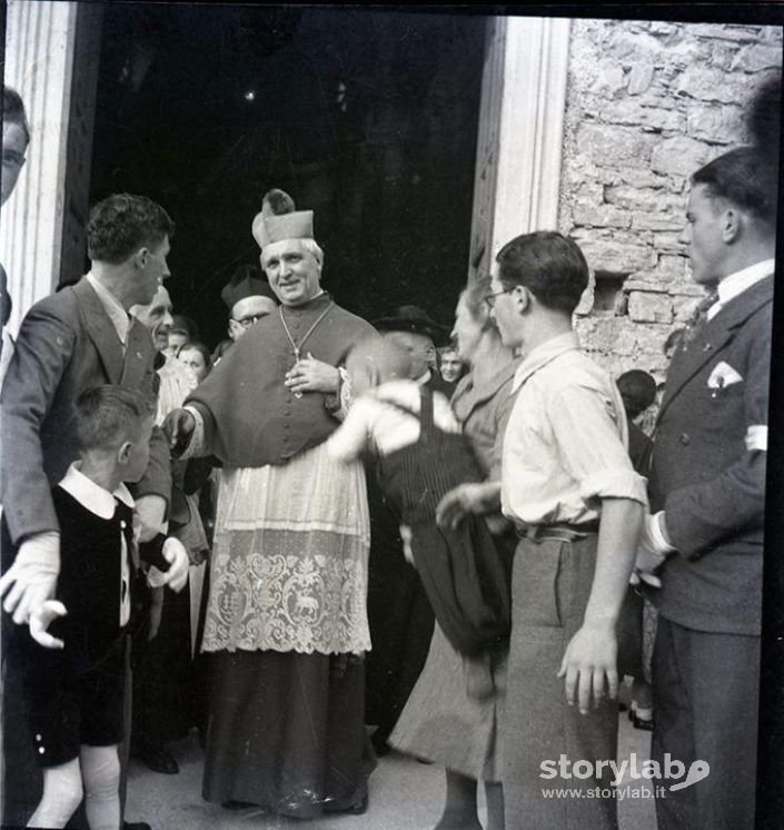 Cresima -  Vescovo Mons. Bernareggi  Mozzo 1937