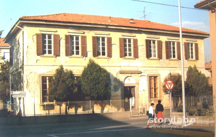 Ex  Scuole  Comunali Di Mozzo