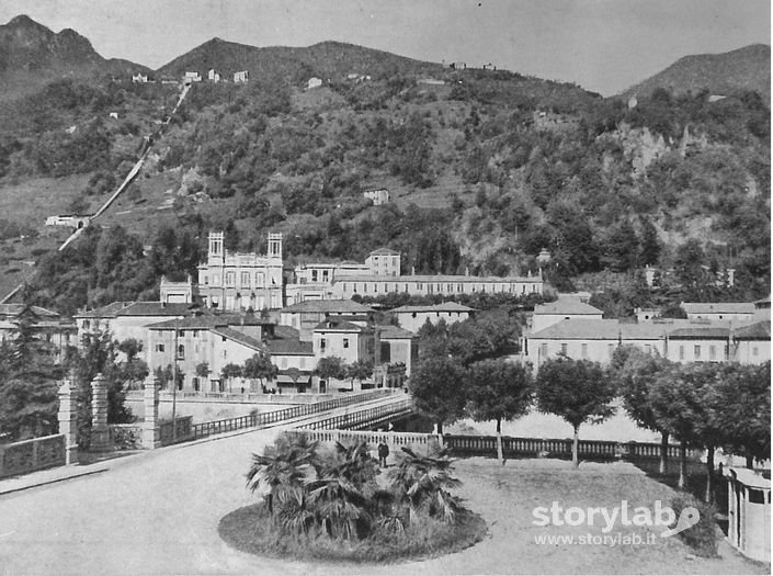 Vista del Casinò e Terme di San Pellegrino Terme dalla stazione ferroviaria 