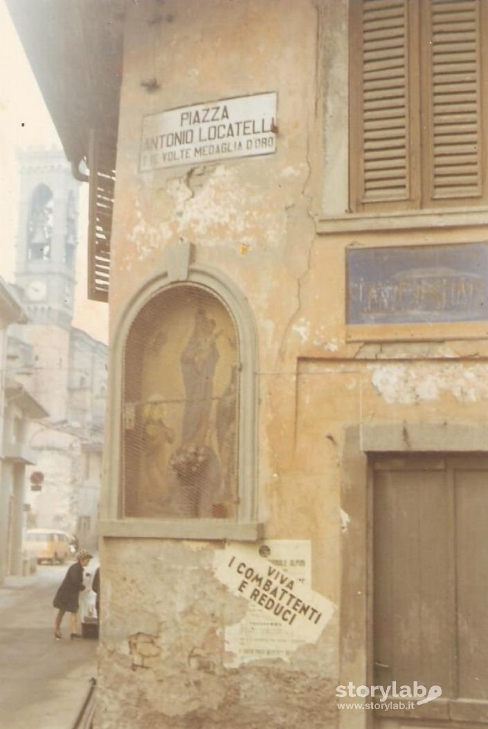 particolare ex piazza A. Locatelli a Scanzo