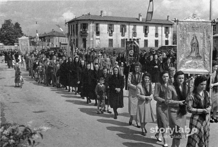 Processione Con Madonna Del Rosario