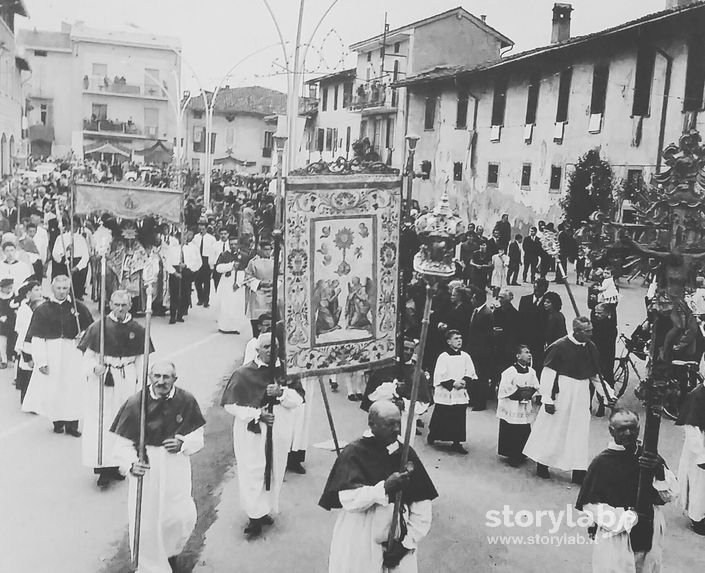 Processione Del Ss Sacramento 