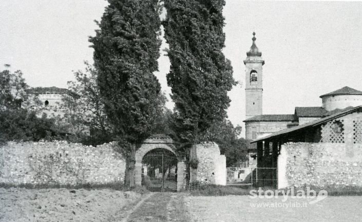 Entrata Della Cascina Castello