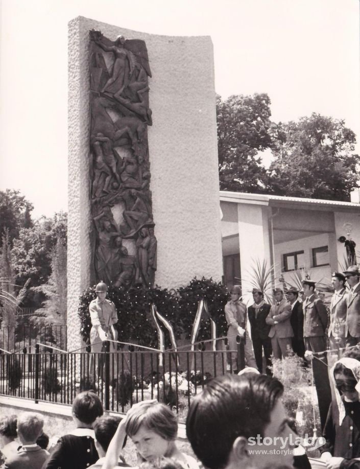 Inaugurazione monumento ai Caduti.