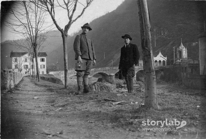 Fotografi Presso Il Ponte Bellora