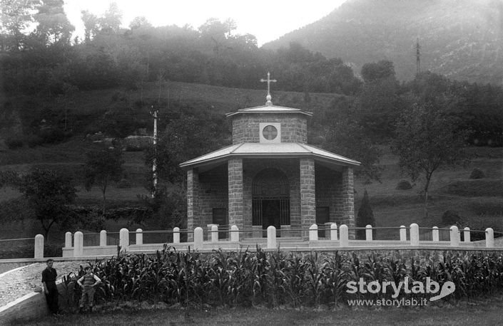 Rovaro Di Gazzaniga Tempietto Votivo Del Crocefisso Miracoloso Costruito Nel 1933