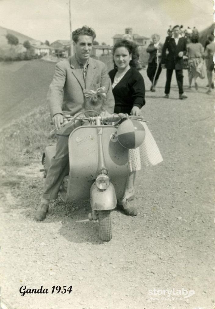 Yvonne Con I Genitori In Ganda 1955