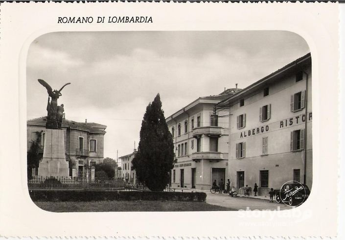 Romano  Di Lombardia Vista Monumento Ai Caduti