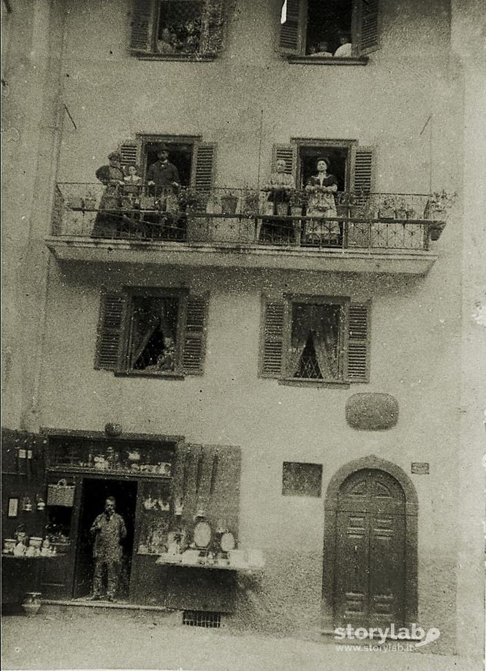 Clusone, 1900: Casa Pacchiani In Piazza Orologio