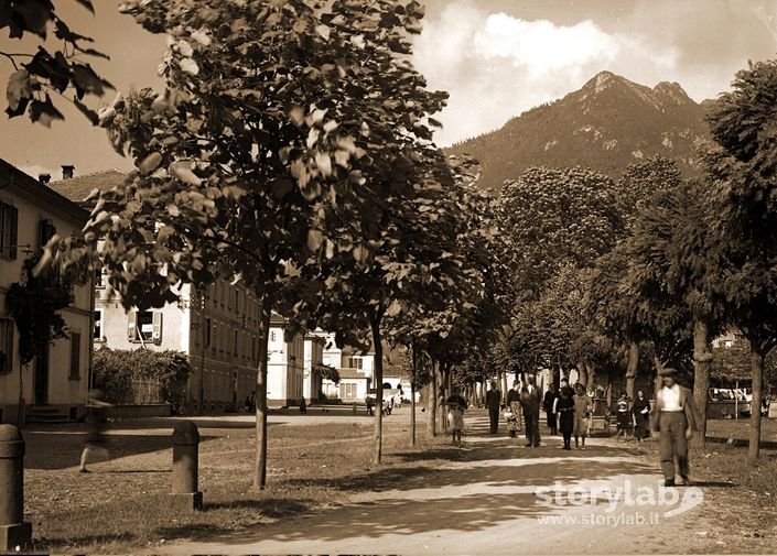 Un Viale Ai Palazzi A Villa D'Ogna