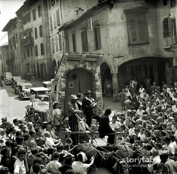 Ducato Di Piazza Pontida In Esibizione In P.Za Orologio