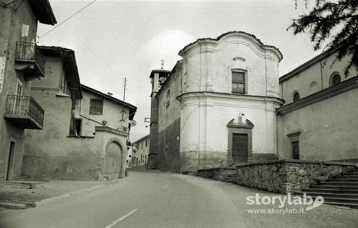 Dettaglio Della Antica Chiesa Di Fino Del Monte