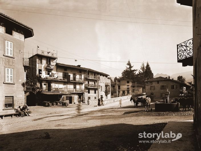 La Piazza Di Fino Del Monte