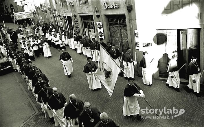 Un Momento Della Processione Dei Confratelli