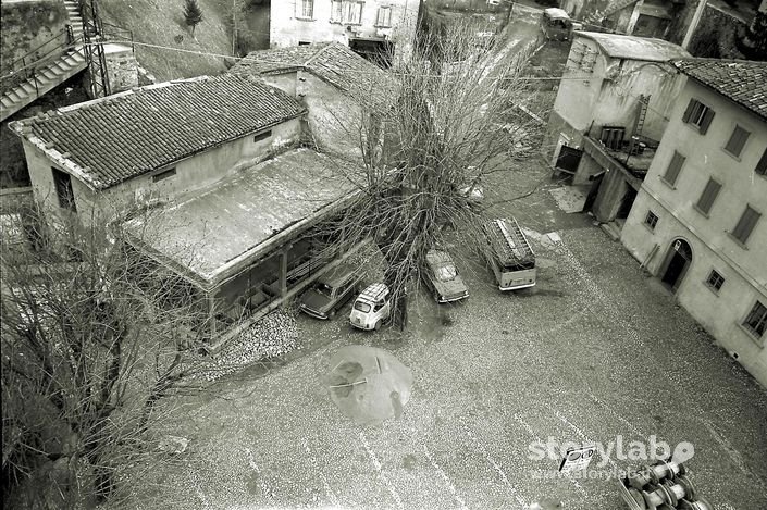 Vedute Della Piazza Della Rocca-Località La Esa