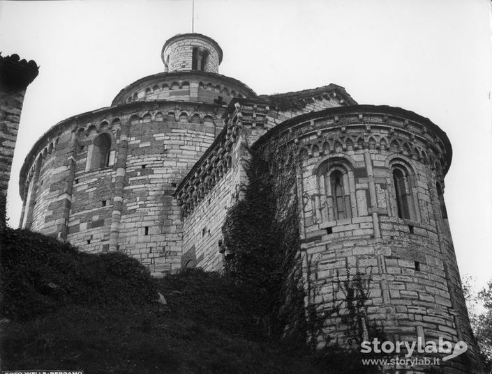 Particolare Della Rotonda Di San Tomè Di Almenno San Bartolomeo