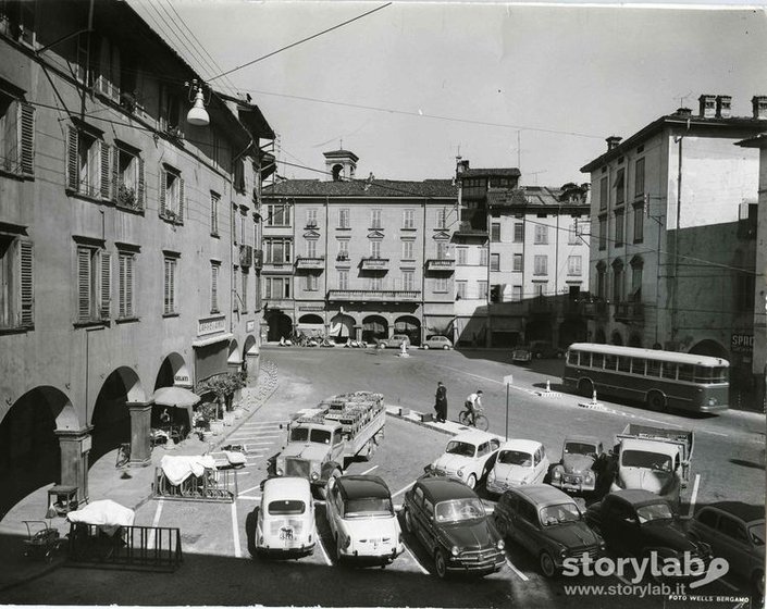 Vista Su Piazza Pontida