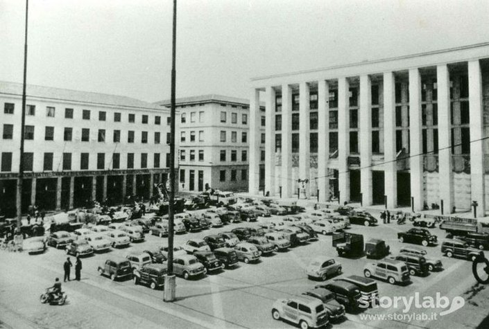 Auto In Piazza Della Libertà