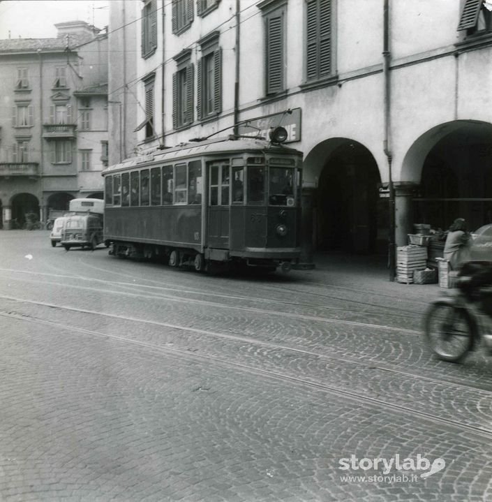 Vecchio Tram In Piazza Pontida