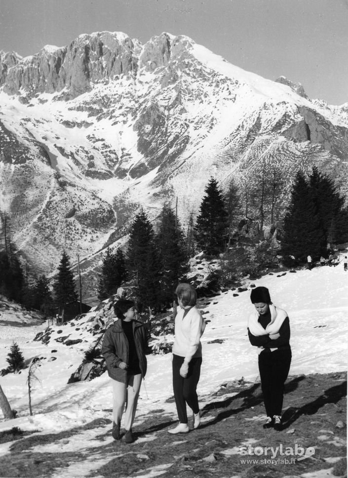 La Presolana Dai Prati Innevati Del Monte Scanapà