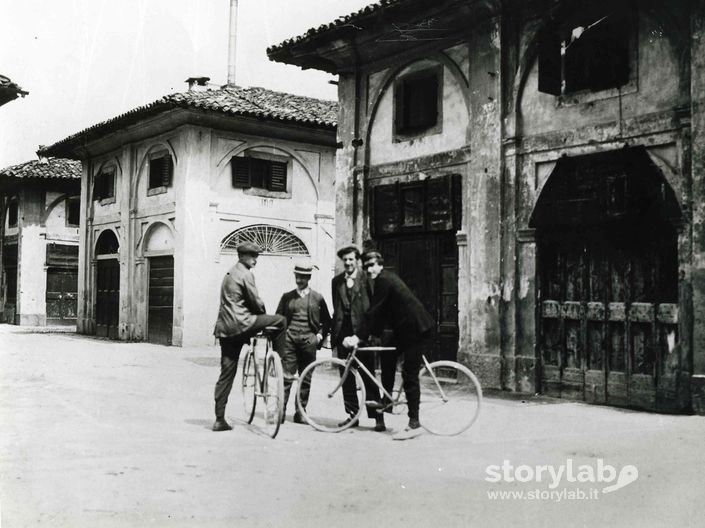 Uomini In Bicicletta